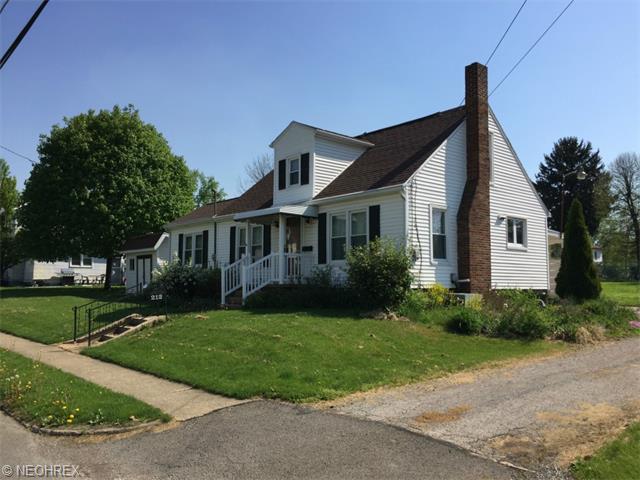 212 N Elm St, Orrville, OH 44667 photo 2