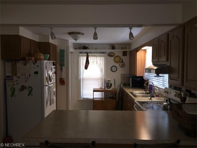 212 N Elm St, Orrville, OH 44667 photo 6