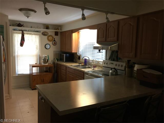 212 N Elm St, Orrville, OH 44667 photo 5