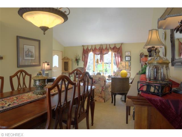 74 Barton Dr, Munroe Falls, OH 44262 photo 5