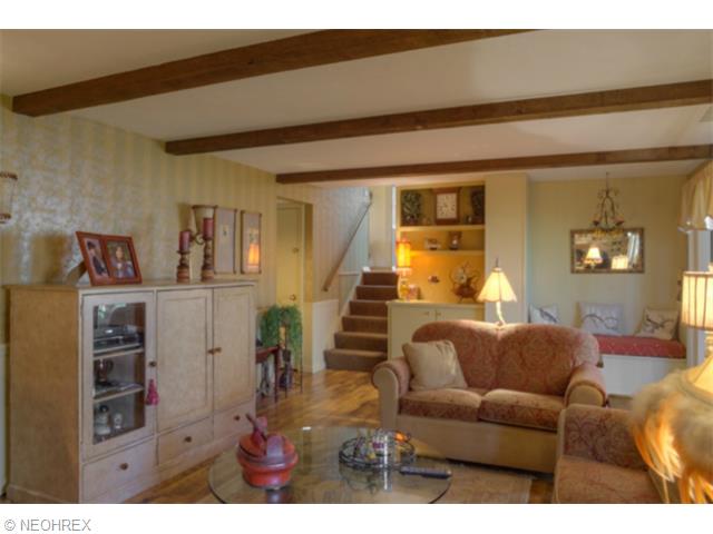 74 Barton Dr, Munroe Falls, OH 44262 photo 9