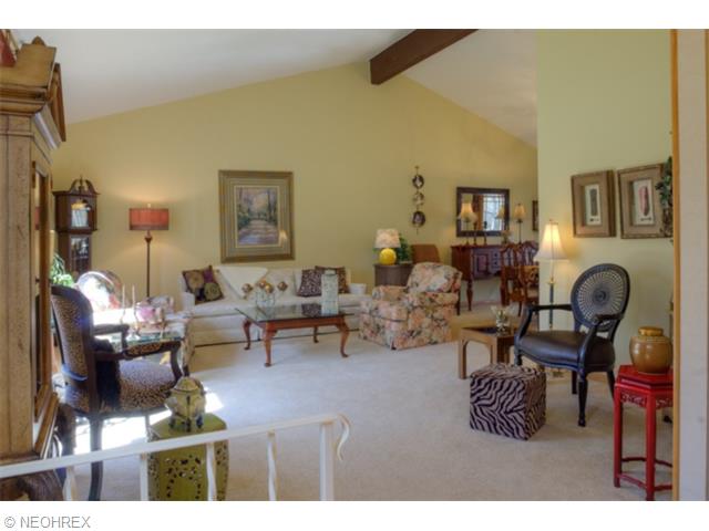 74 Barton Dr, Munroe Falls, OH 44262 photo 3