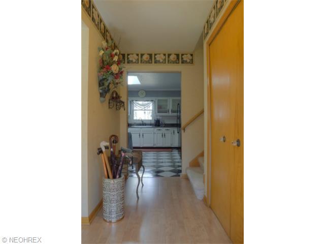 74 Barton Dr, Munroe Falls, OH 44262 photo 6