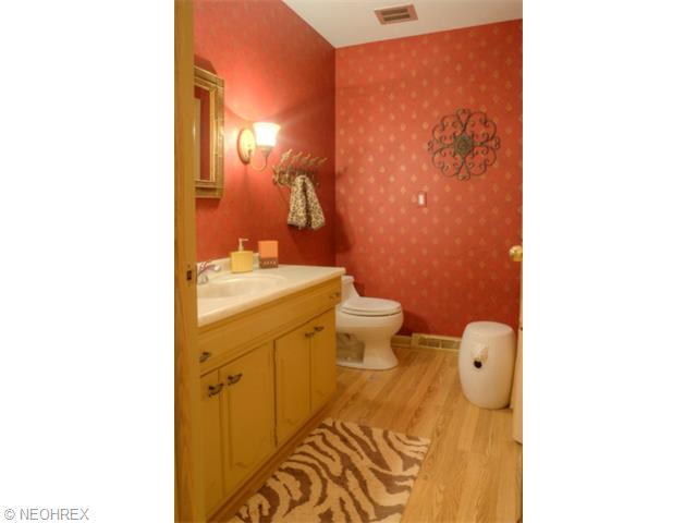 74 Barton Dr, Munroe Falls, OH 44262 photo 13