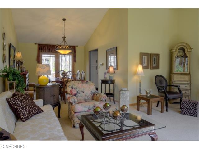 74 Barton Dr, Munroe Falls, OH 44262 photo 4