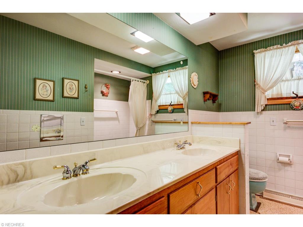 1911 Colonial Pkwy NE, Massillon, OH 44646 photo 9