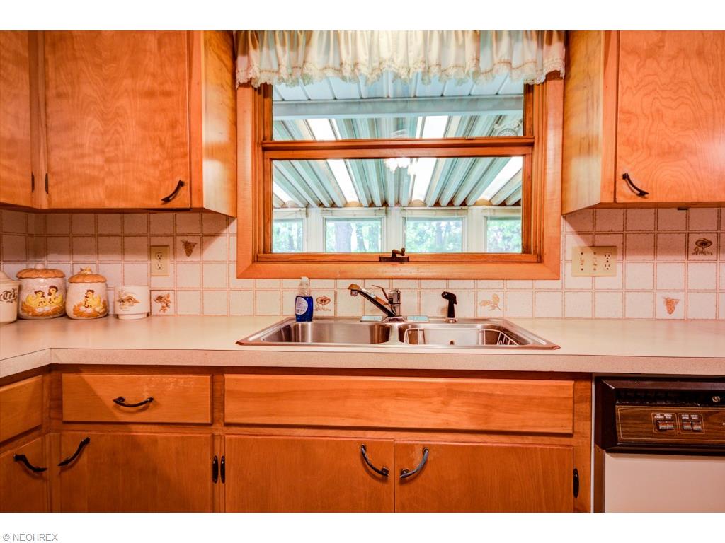 1911 Colonial Pkwy NE, Massillon, OH 44646 photo 5