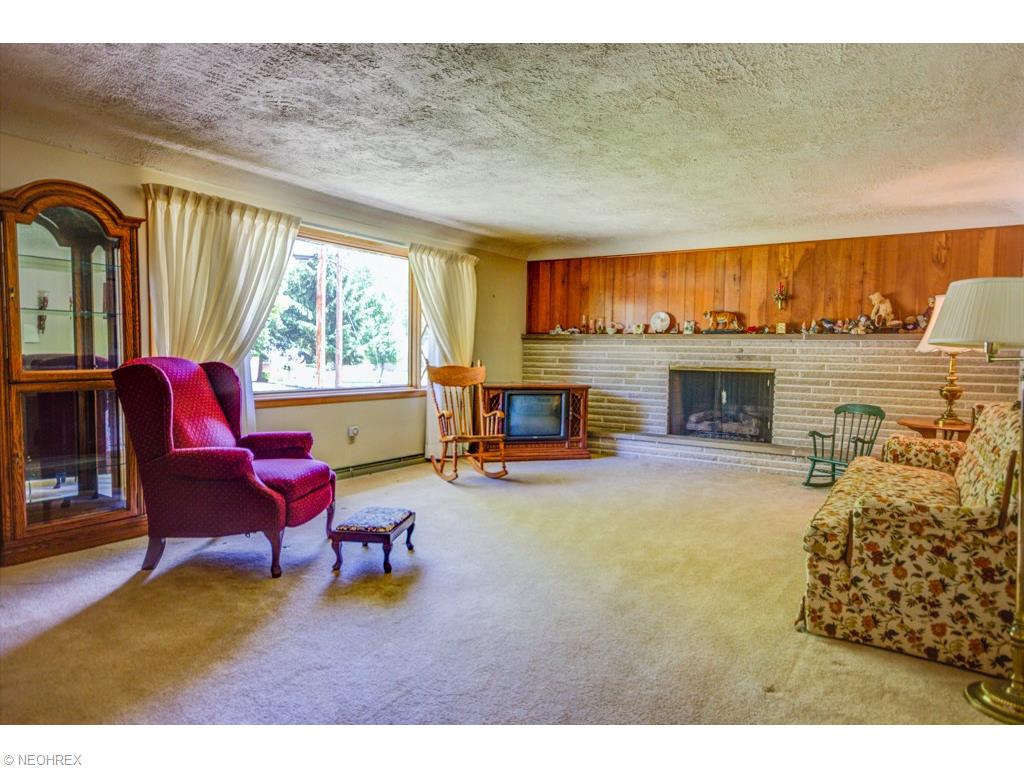 1911 Colonial Pkwy NE, Massillon, OH 44646 photo 2