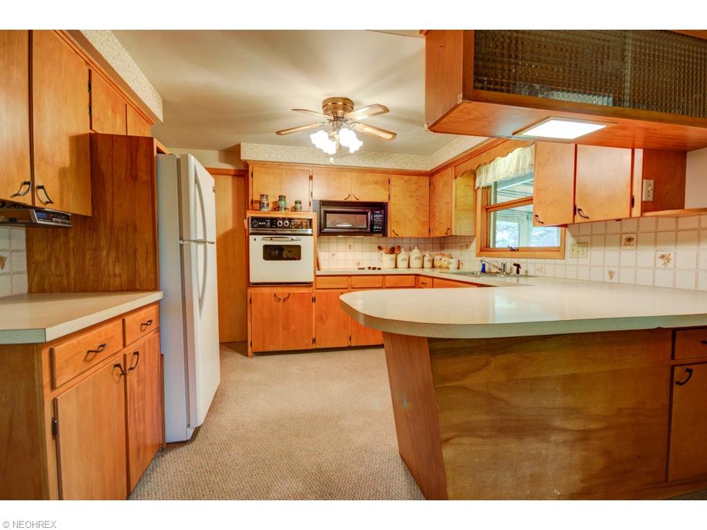 1911 Colonial Pkwy NE, Massillon, OH 44646 photo 3