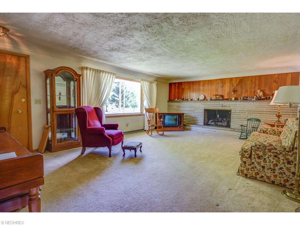 1911 Colonial Pkwy NE, Massillon, OH 44646 photo 4