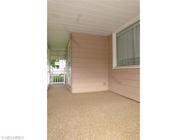 202 Smithfield St, Struthers, OH 44471 photo 2