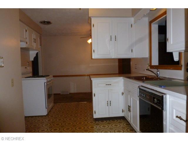 202 Smithfield St, Struthers, OH 44471 photo 5