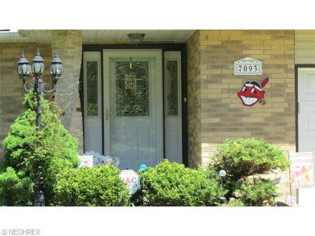 7093 E Jefferson Dr, Mentor, OH 44060 photo 2