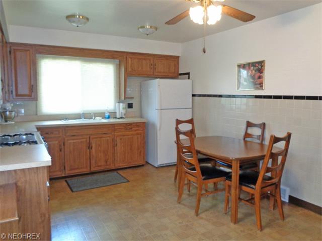 1520 E 294th St, Wickliffe, OH 44092 photo 4