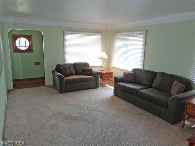 1520 E 294th St, Wickliffe, OH 44092 photo 2