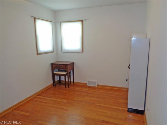 1520 E 294th St, Wickliffe, OH 44092 photo 7