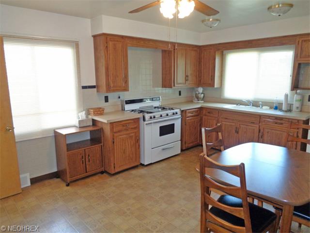 1520 E 294th St, Wickliffe, OH 44092 photo 5