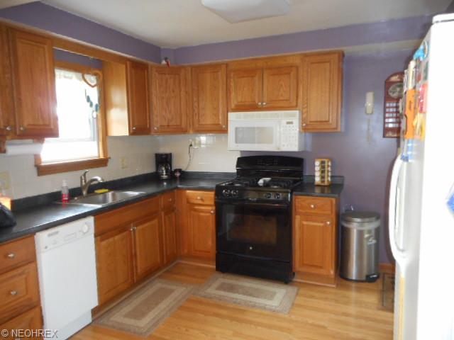 7803 Essen Ave, Parma, OH 44129 photo 7