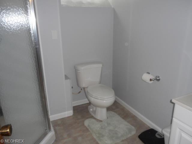 7803 Essen Ave, Parma, OH 44129 photo 17