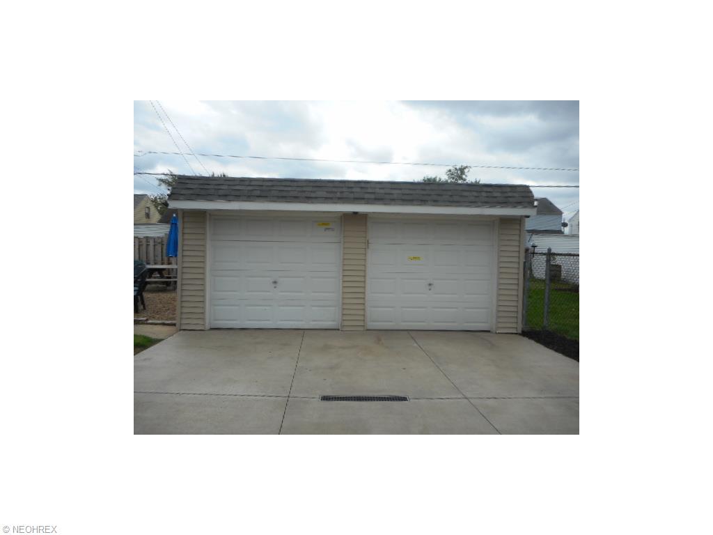 7803 Essen Ave, Parma, OH 44129 photo 6