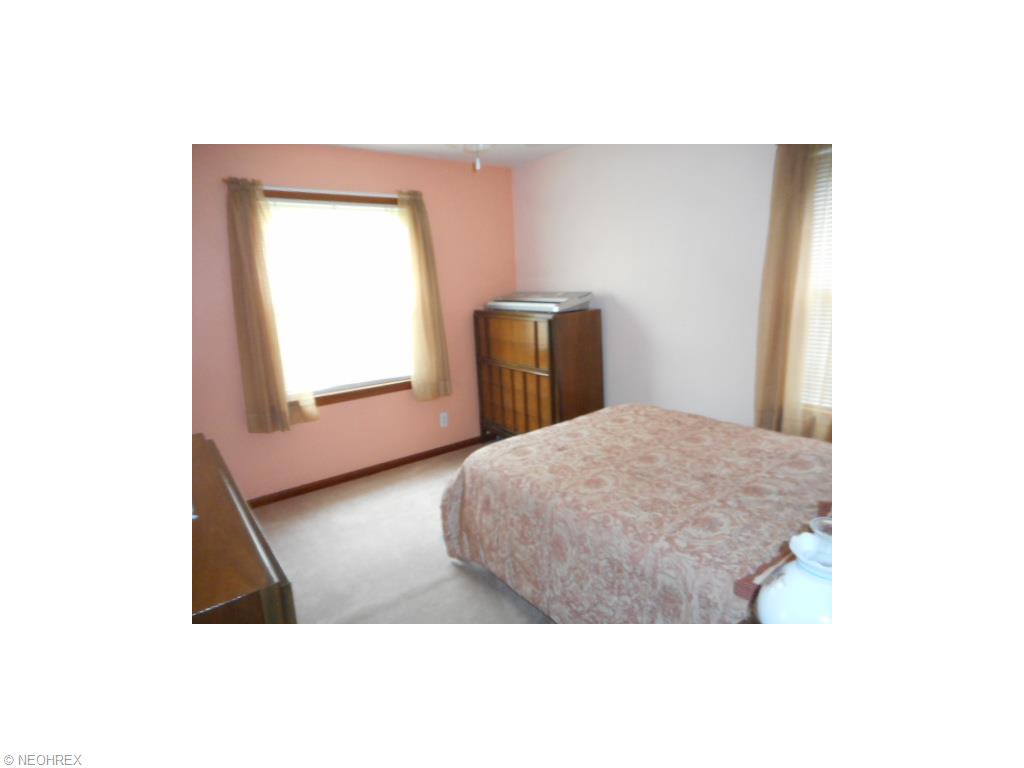 7803 Essen Ave, Parma, OH 44129 photo 11