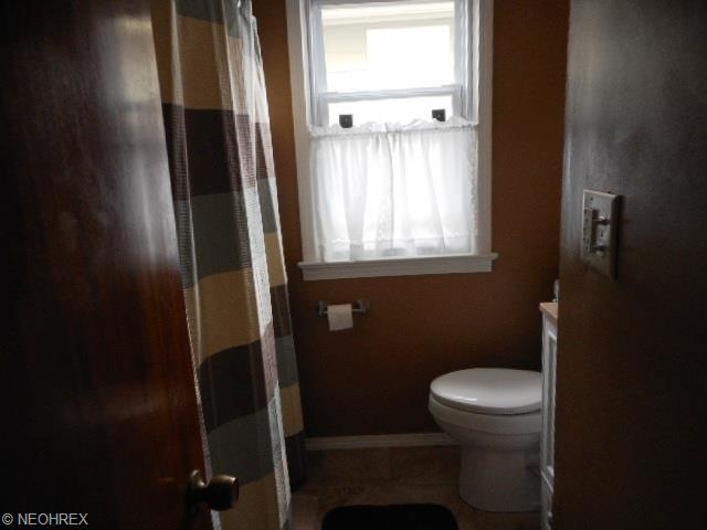 7803 Essen Ave, Parma, OH 44129 photo 12