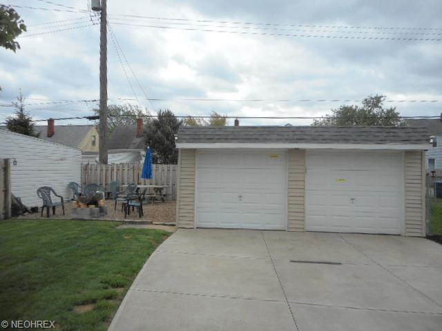 7803 Essen Ave, Parma, OH 44129 photo 5