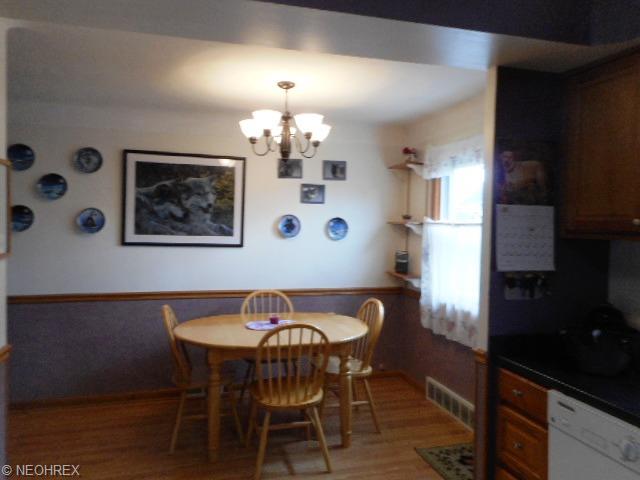 7803 Essen Ave, Parma, OH 44129 photo 8