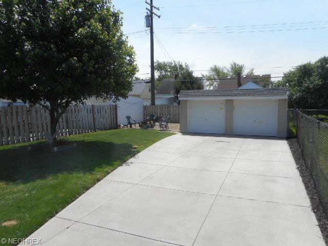 7803 Essen Ave, Parma, OH 44129 photo 4
