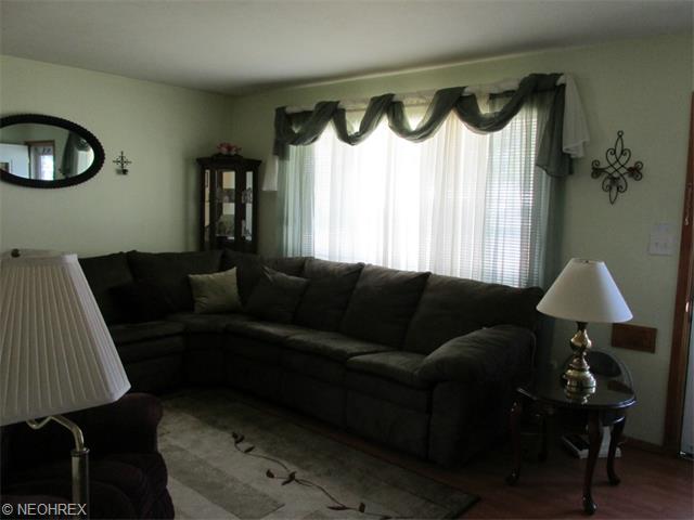 352 E 329th St, Willowick, OH 44095 photo 4