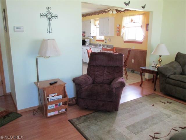 352 E 329th St, Willowick, OH 44095 photo 5