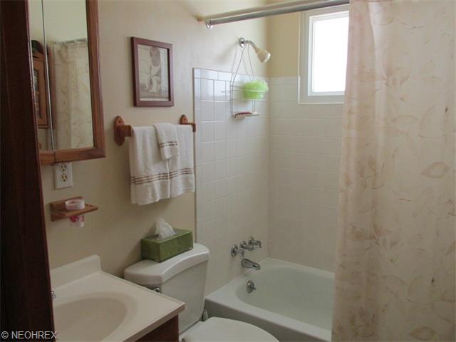 352 E 329th St, Willowick, OH 44095 photo 11