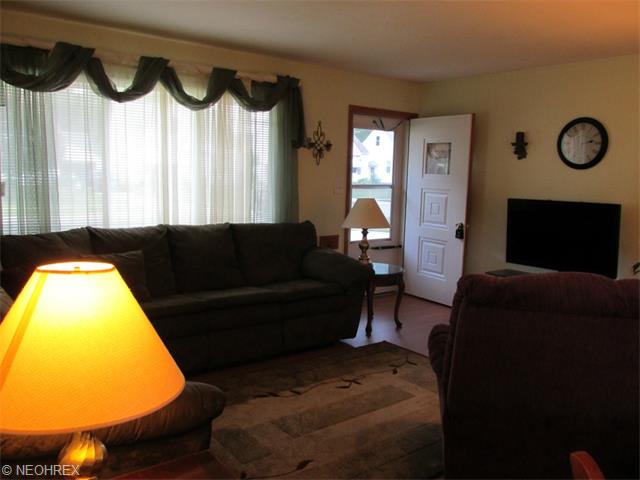 352 E 329th St, Willowick, OH 44095 photo 3