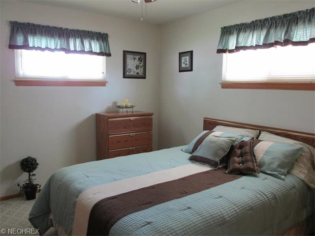 352 E 329th St, Willowick, OH 44095 photo 9