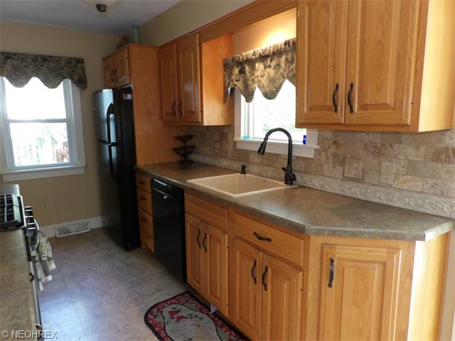 241 E Bridge St, Berea, OH 44017 photo 11
