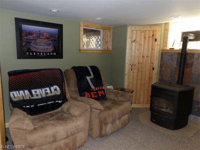 241 E Bridge St, Berea, OH 44017 photo 23