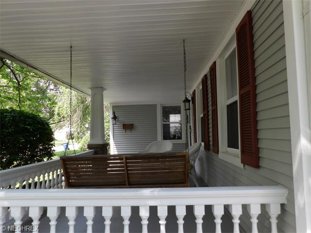 241 E Bridge St, Berea, OH 44017 photo 3
