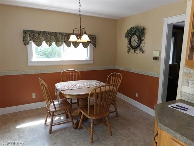 241 E Bridge St, Berea, OH 44017 photo 10
