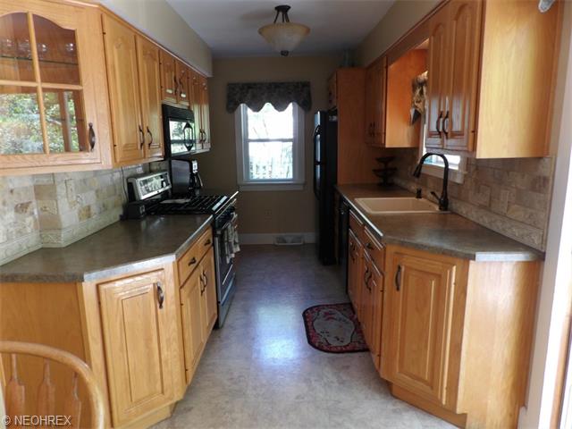 241 E Bridge St, Berea, OH 44017 photo 12