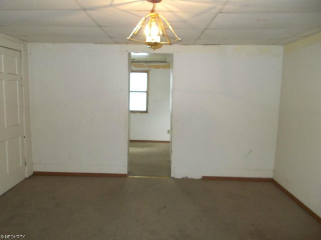 902 W 34th St, Ashtabula, OH 44004 photo 9