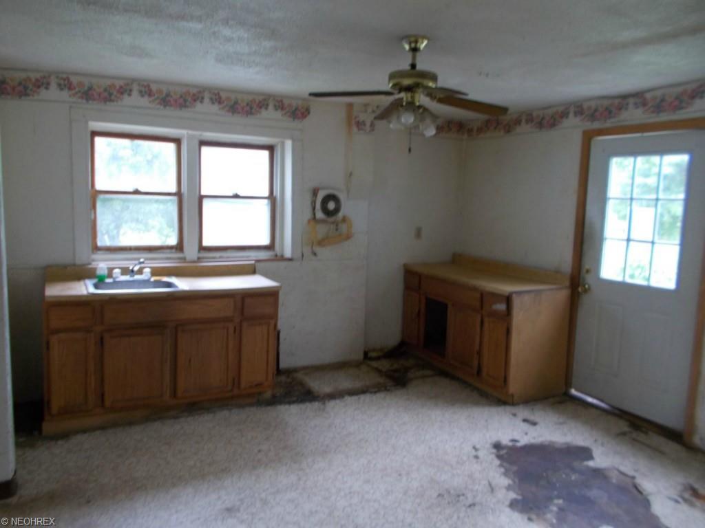 902 W 34th St, Ashtabula, OH 44004 photo 3