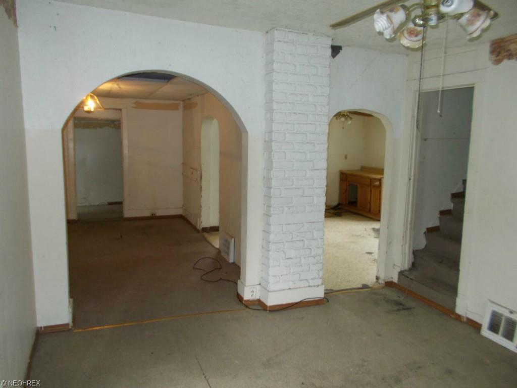 902 W 34th St, Ashtabula, OH 44004 photo 6