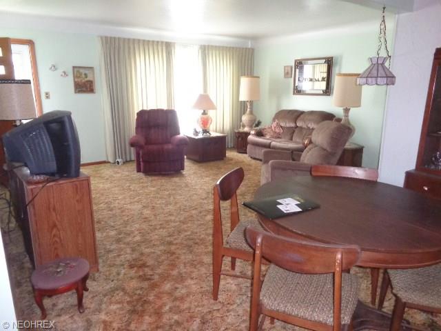 11351 Aaron Dr, Parma, OH 44130 photo 5