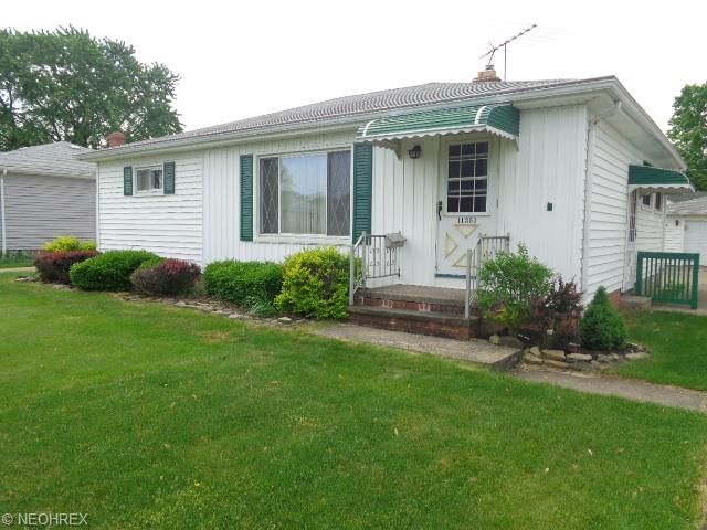 11351 Aaron Dr, Parma, OH 44130 photo 2
