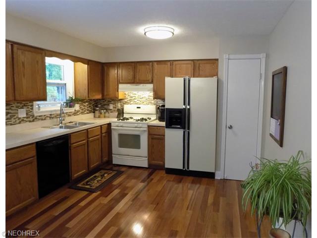 9709 Running Brook Dr, Parma, OH 44130 photo 4