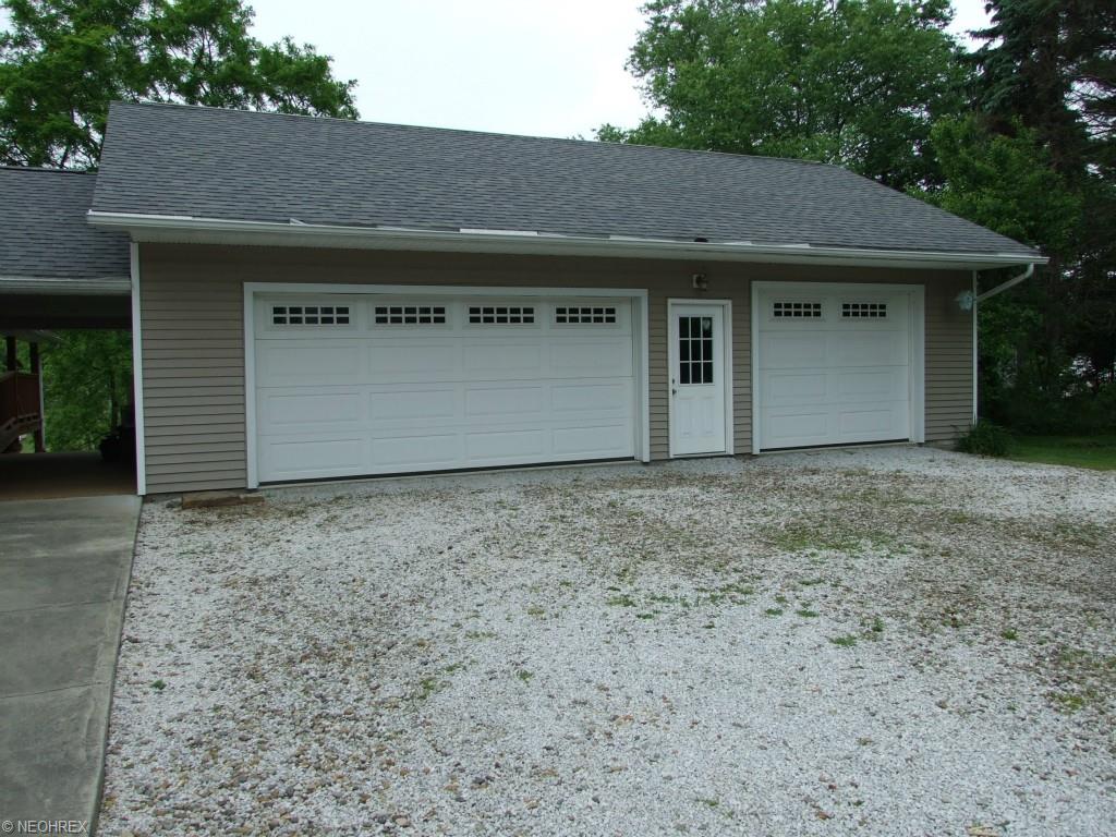8049 French St, Garrettsville, OH 44231 photo 2