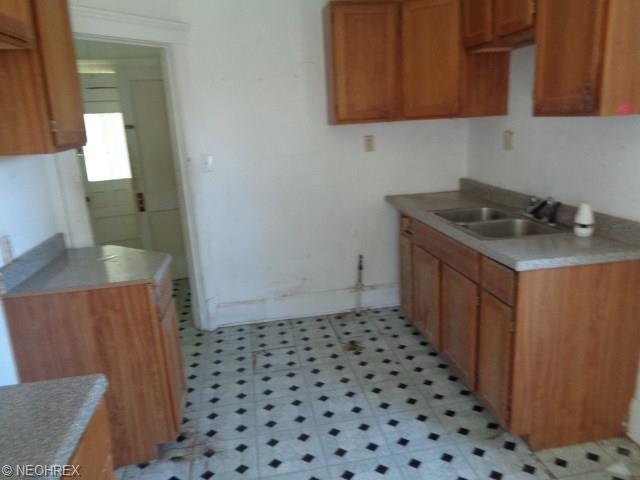 127 High St, Elyria, OH 44035 photo 9
