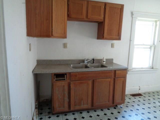 127 High St, Elyria, OH 44035 photo 8
