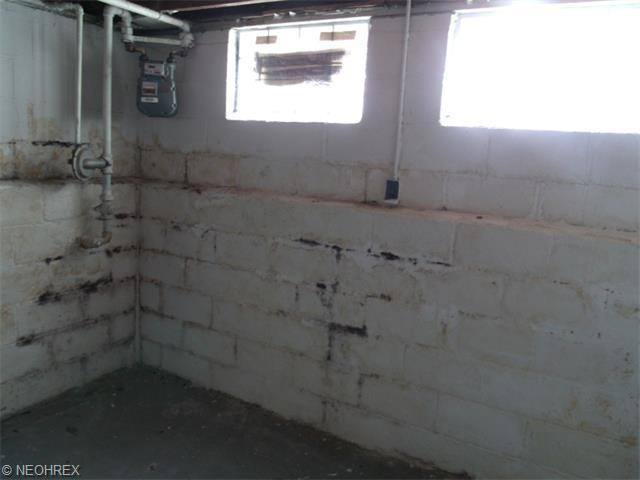 7106 Snow Rd, Parma, OH 44129 photo 7