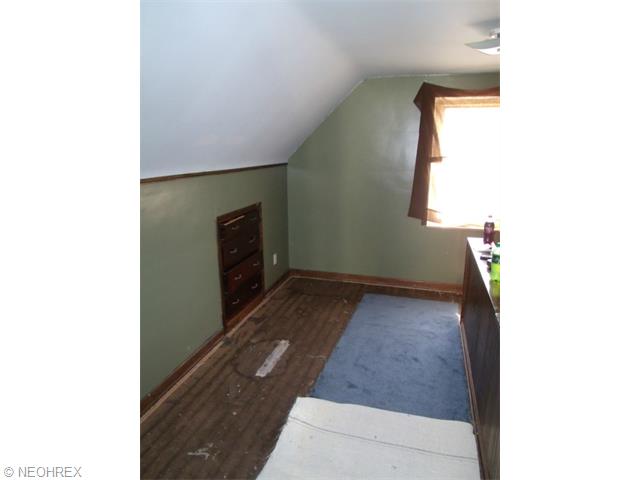 7106 Snow Rd, Parma, OH 44129 photo 4